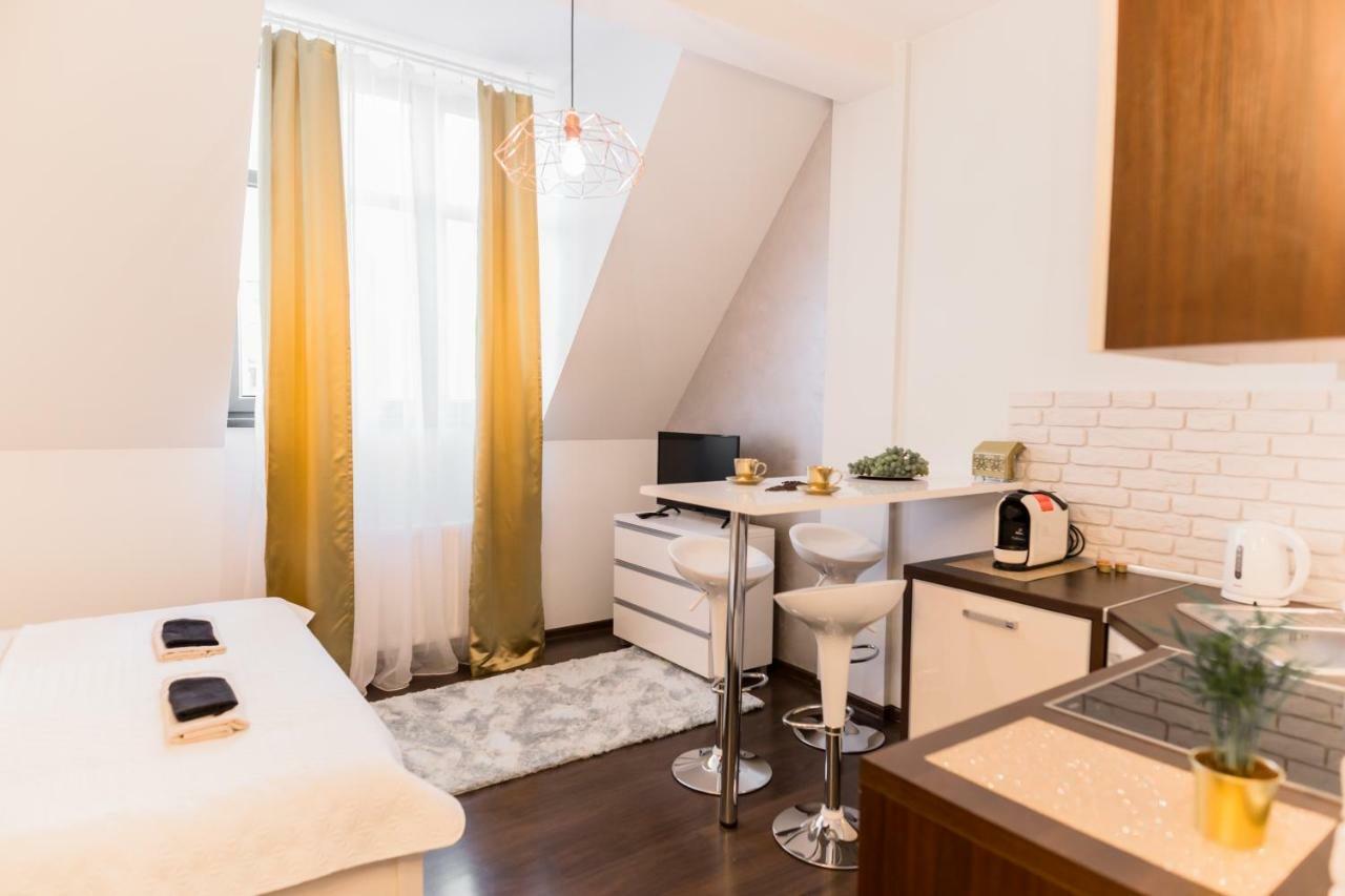 Goldeneye Apartment Center Breslavia Esterno foto