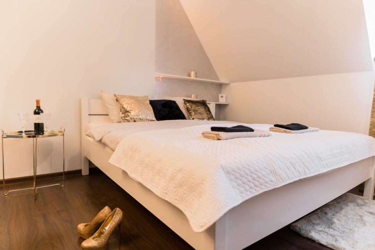 Goldeneye Apartment Center Breslavia Esterno foto