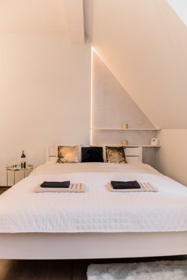 Goldeneye Apartment Center Breslavia Esterno foto