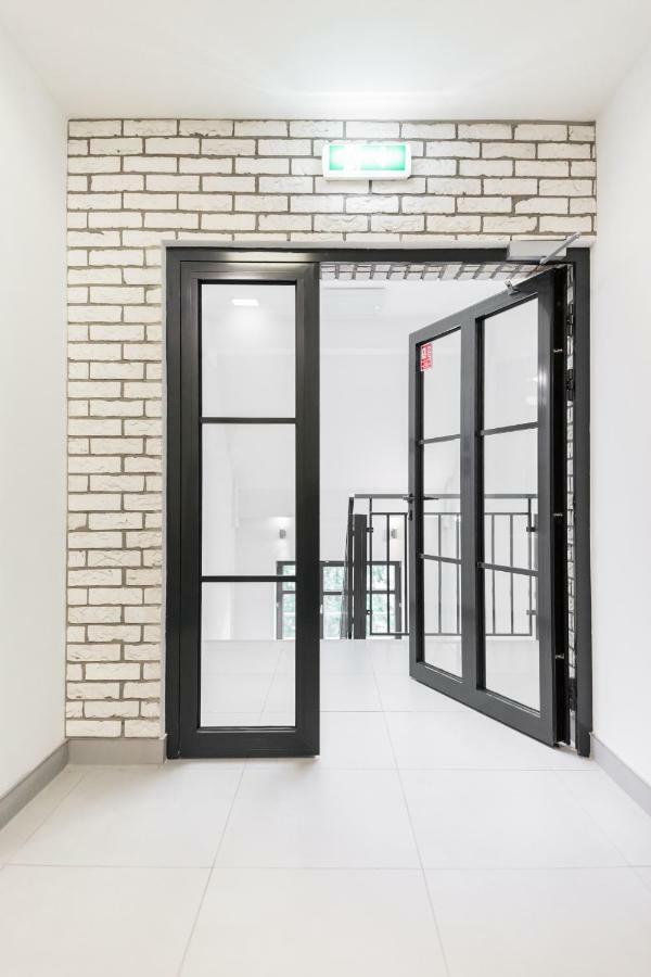 Goldeneye Apartment Center Breslavia Esterno foto