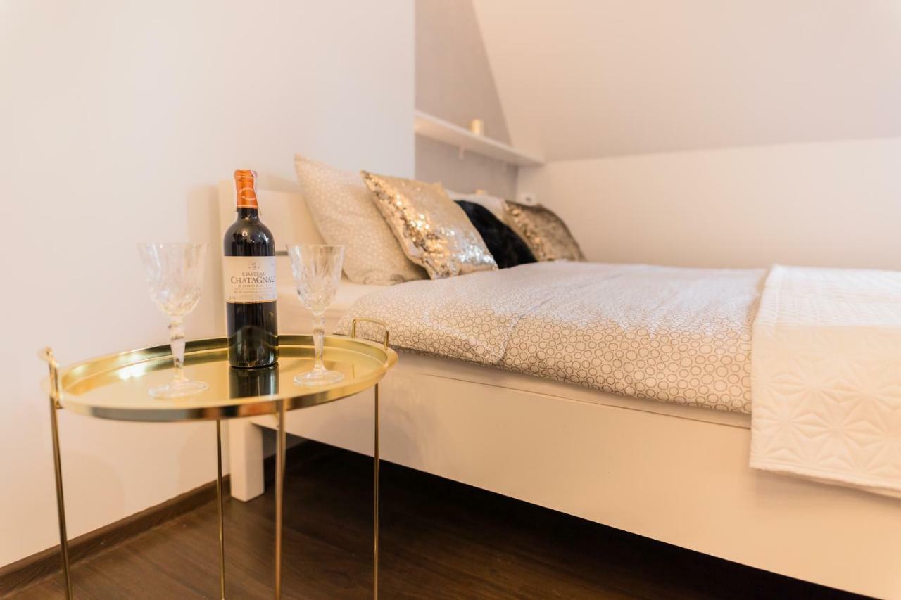 Goldeneye Apartment Center Breslavia Esterno foto
