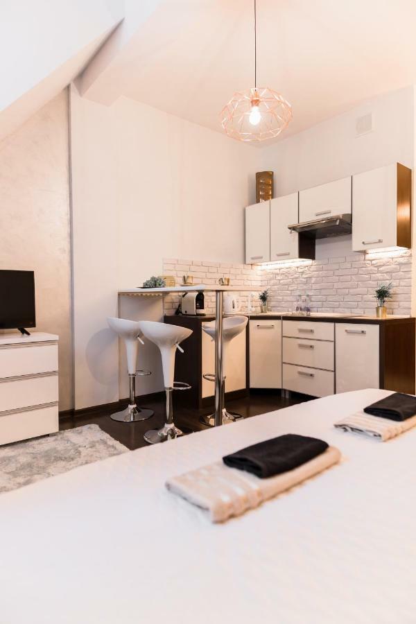 Goldeneye Apartment Center Breslavia Esterno foto